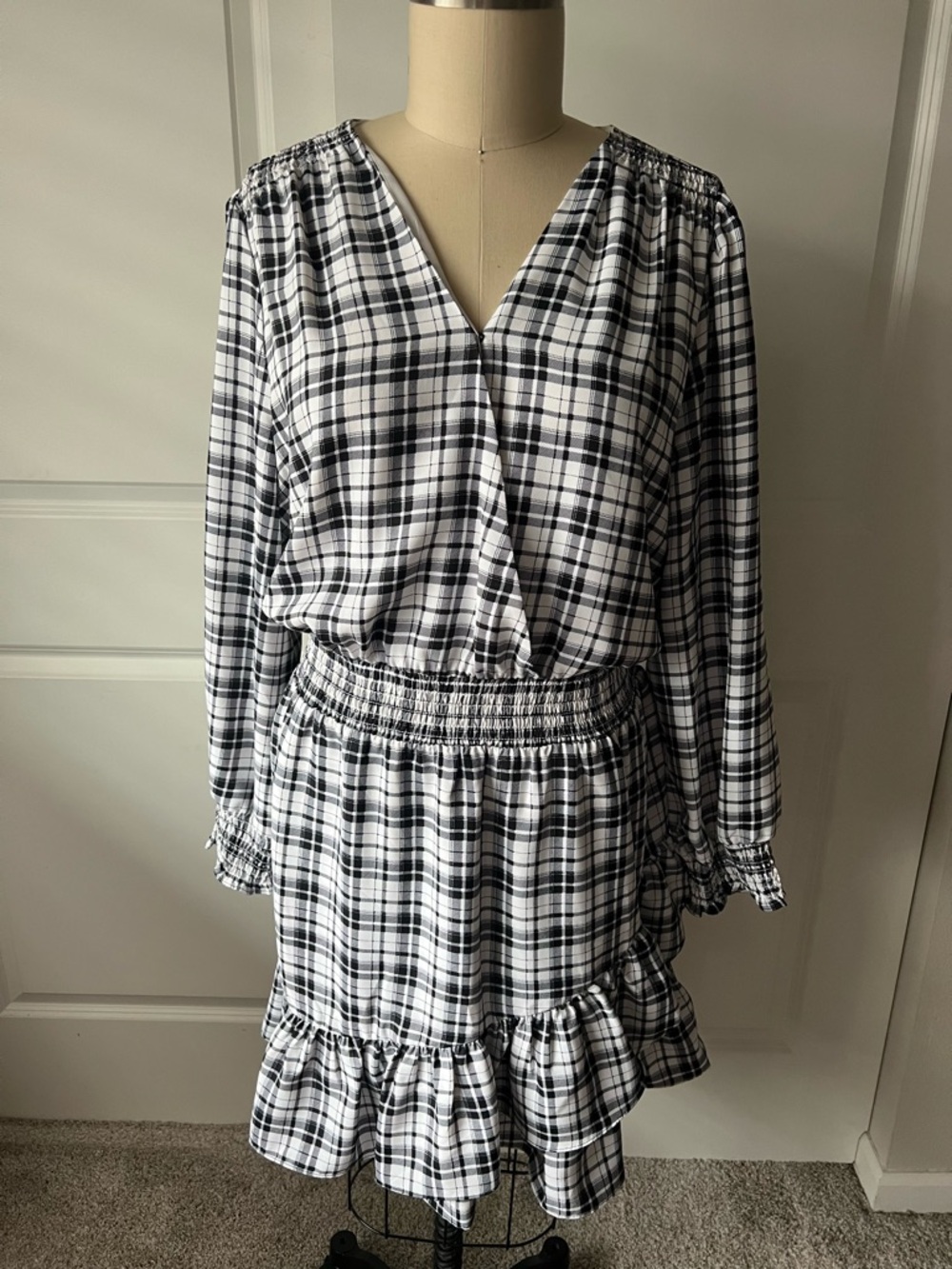 NWOT Vince Camuto Black and White Plaid Long-Sleeve Dress